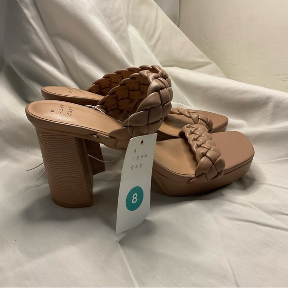 Women’s Mule Heels - Picture 4 of 11